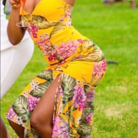 Marciano Dresses & Skirts - Marciano Floral Dress